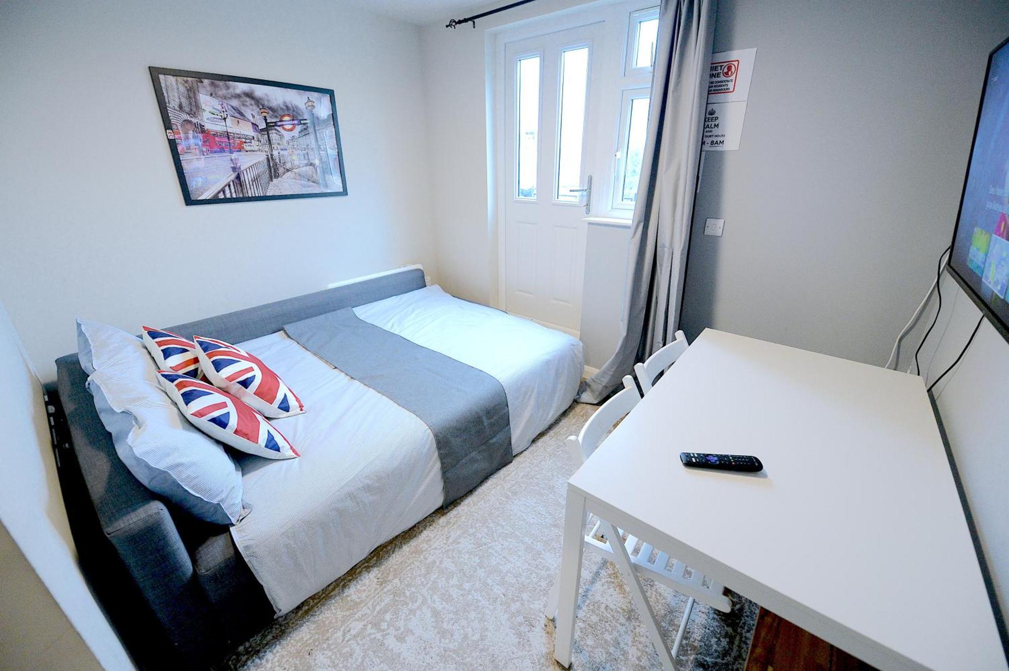 2 Bedroom Flat In Wood Green Piccadilly Line London Bagian luar foto