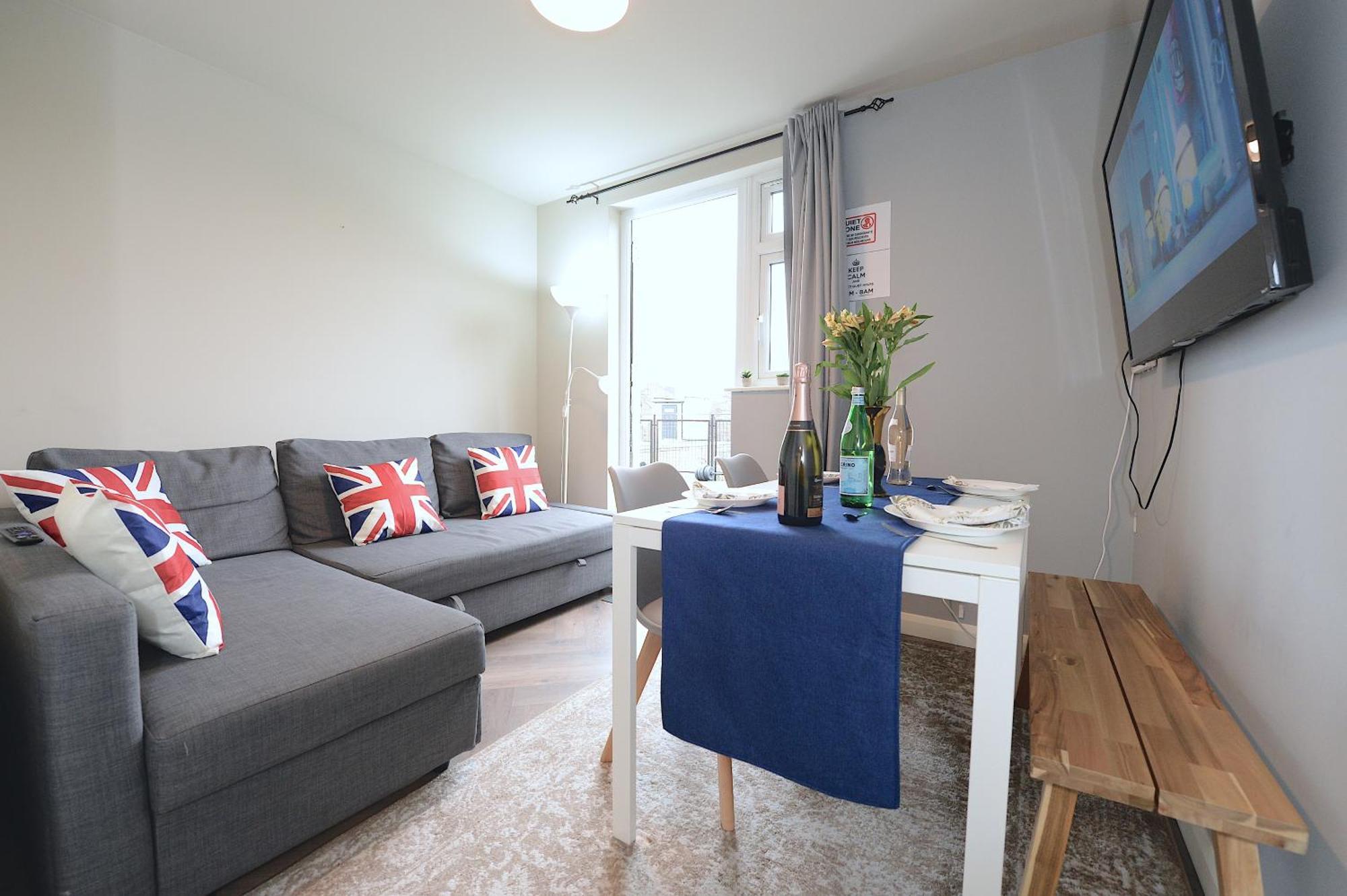 2 Bedroom Flat In Wood Green Piccadilly Line London Bagian luar foto