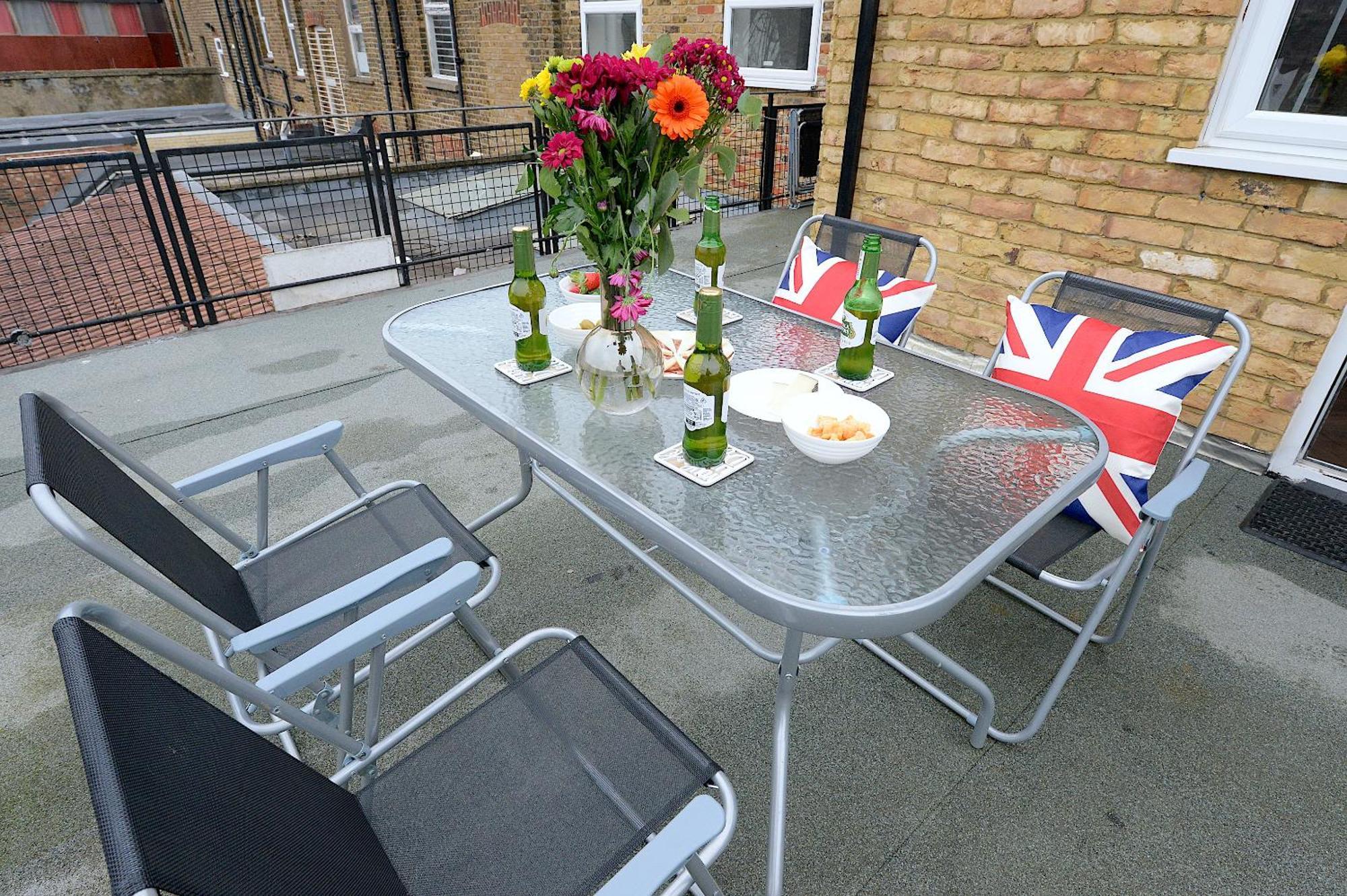 2 Bedroom Flat In Wood Green Piccadilly Line London Bagian luar foto