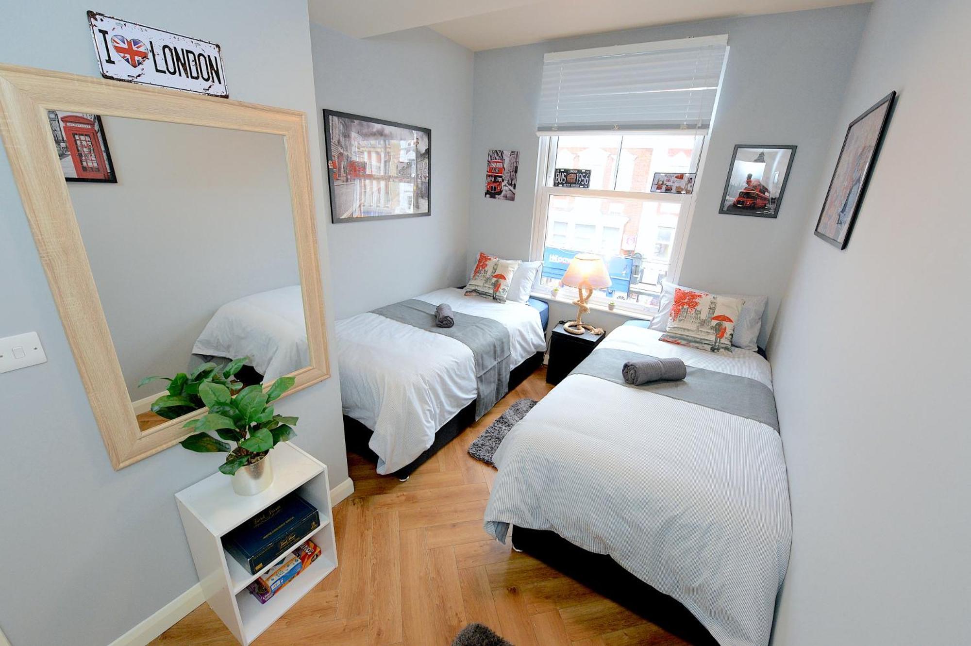 2 Bedroom Flat In Wood Green Piccadilly Line London Bagian luar foto