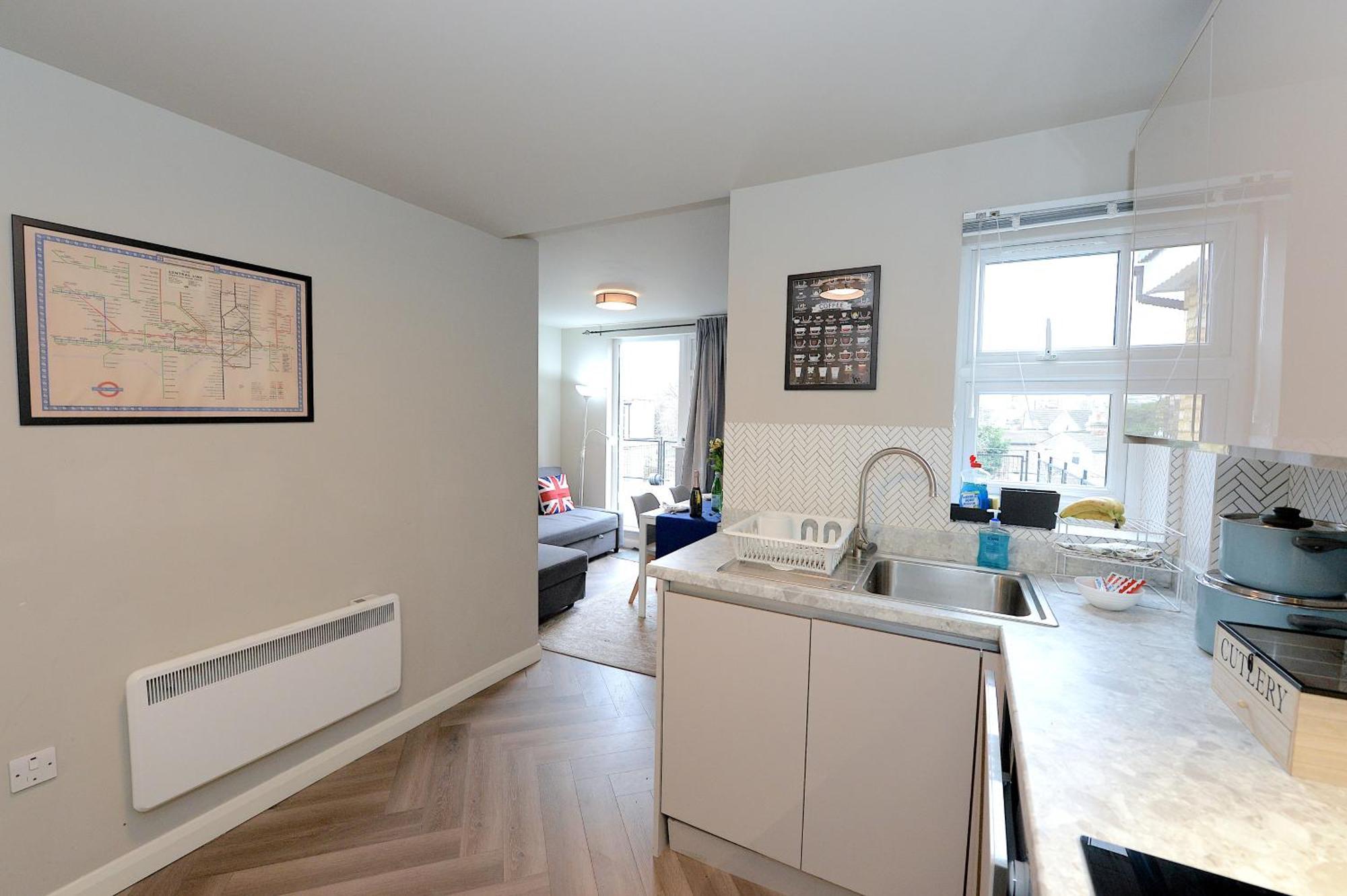 2 Bedroom Flat In Wood Green Piccadilly Line London Bagian luar foto