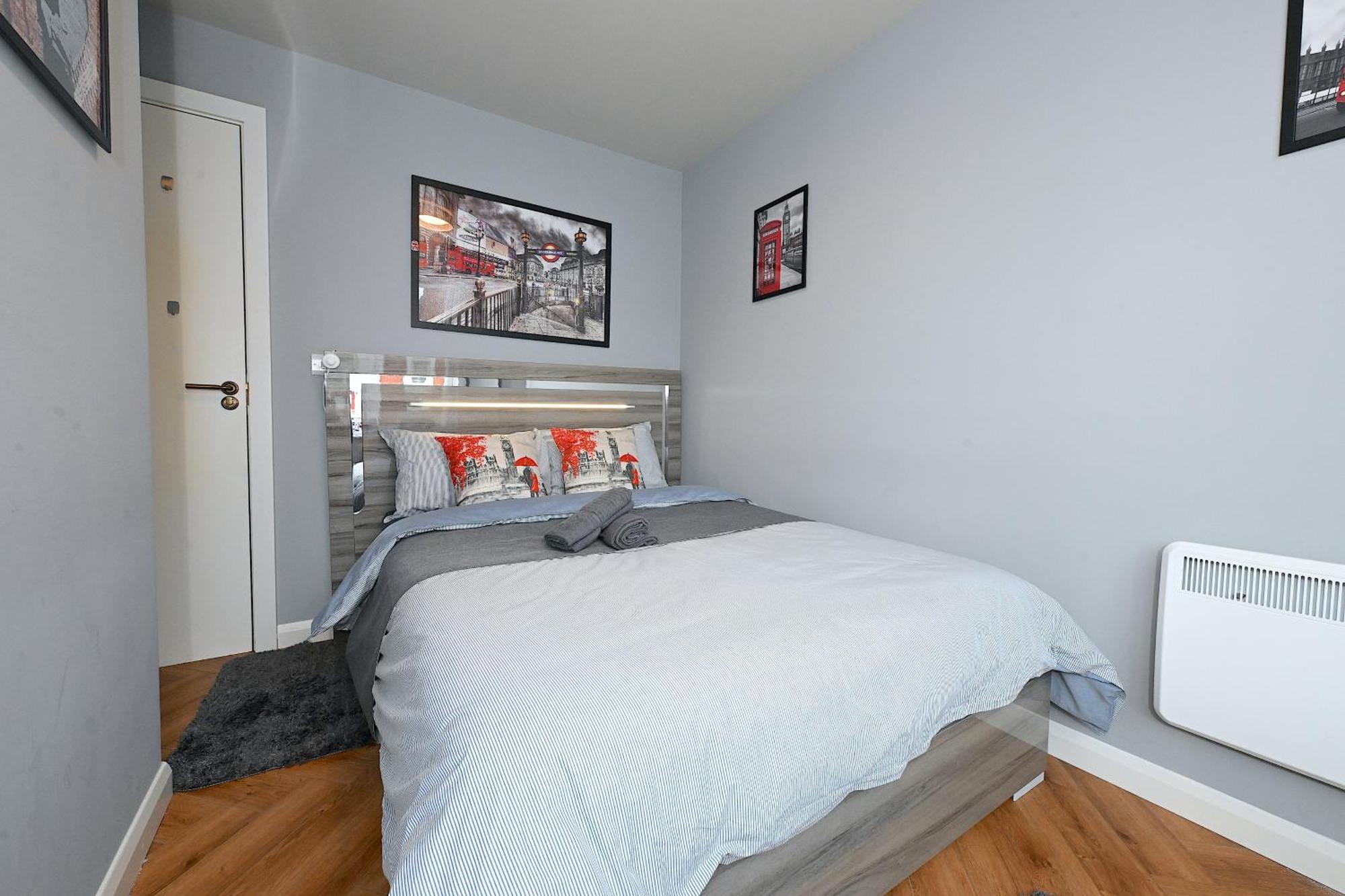 2 Bedroom Flat In Wood Green Piccadilly Line London Bagian luar foto