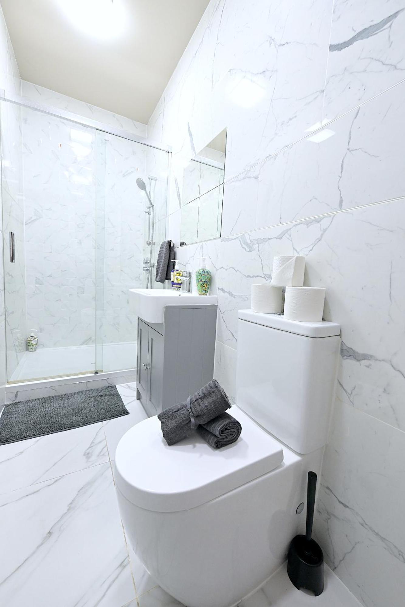 2 Bedroom Flat In Wood Green Piccadilly Line London Bagian luar foto