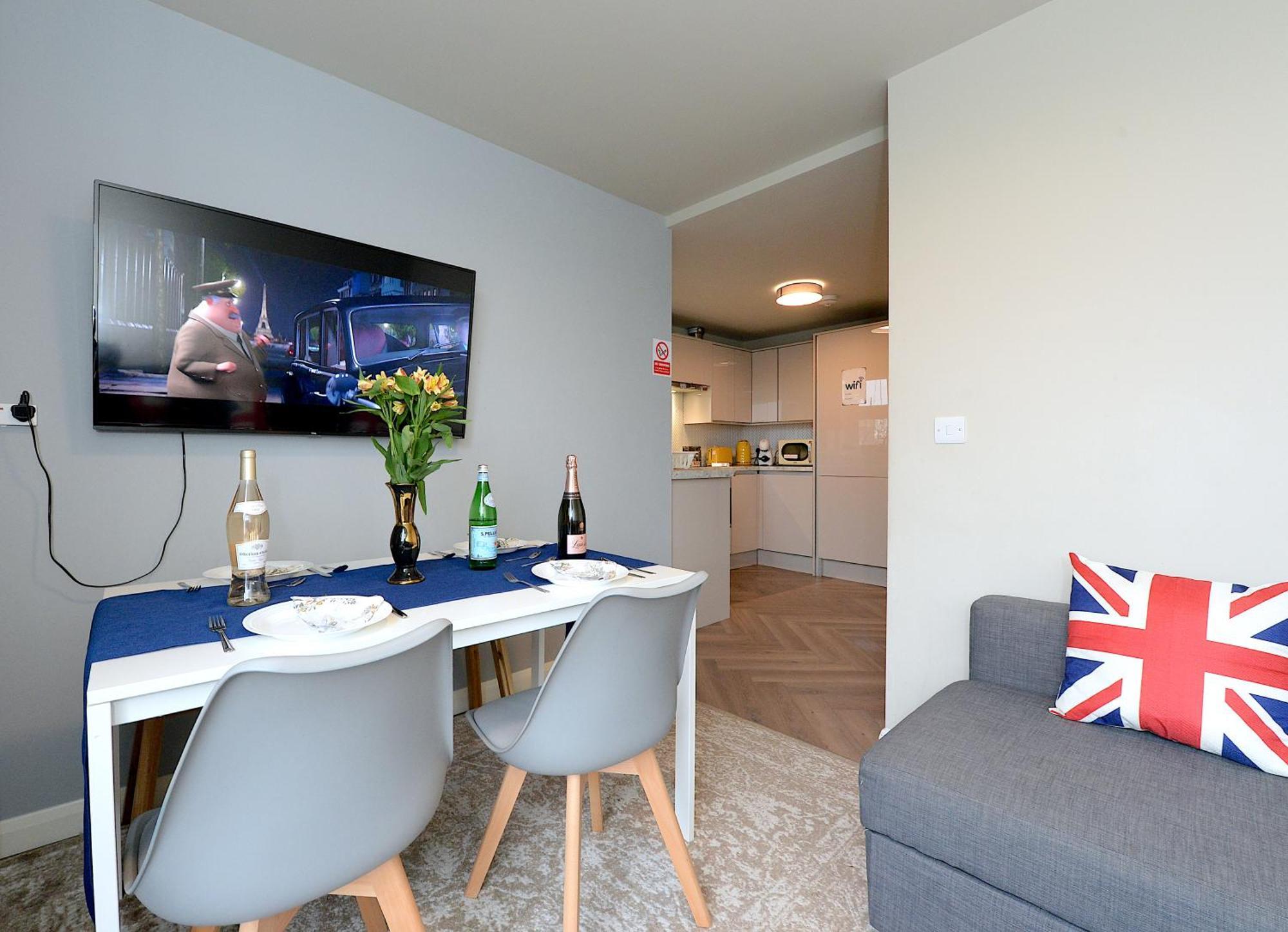 2 Bedroom Flat In Wood Green Piccadilly Line London Bagian luar foto